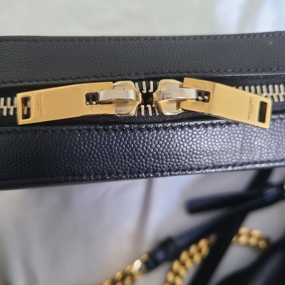 YSL Grain De Poudre Medium Classic Mono Camera Bag - Picture 6 of 11